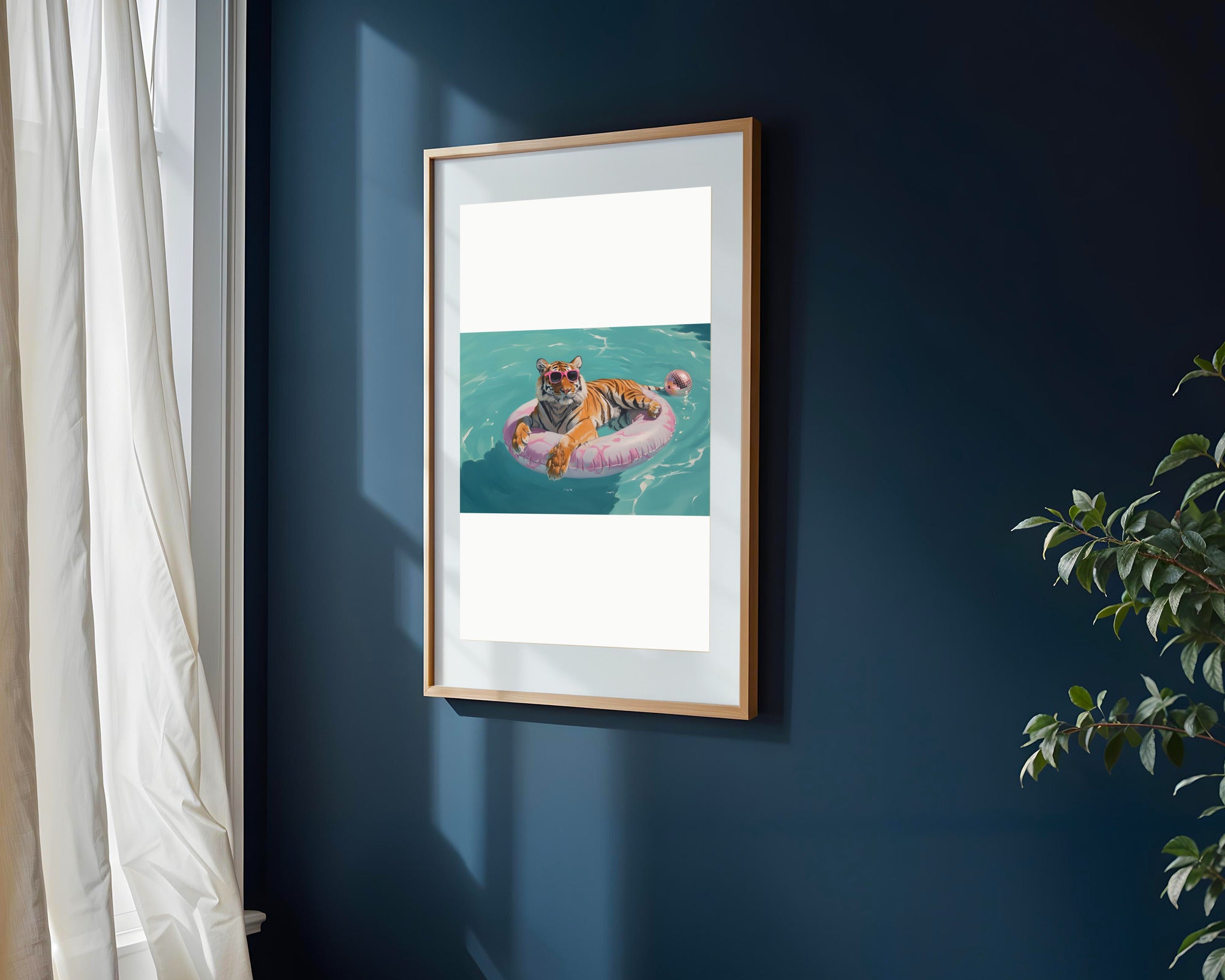 Tigre de Vacaciones en la Alberca | Cuadro decorativo de Monkey Canvas