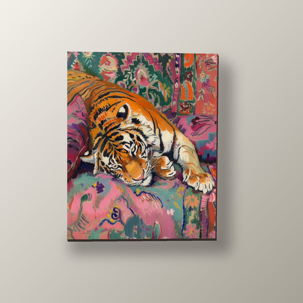 Tigre en el Diván | Cuadro decorativo de Monkey Canvas