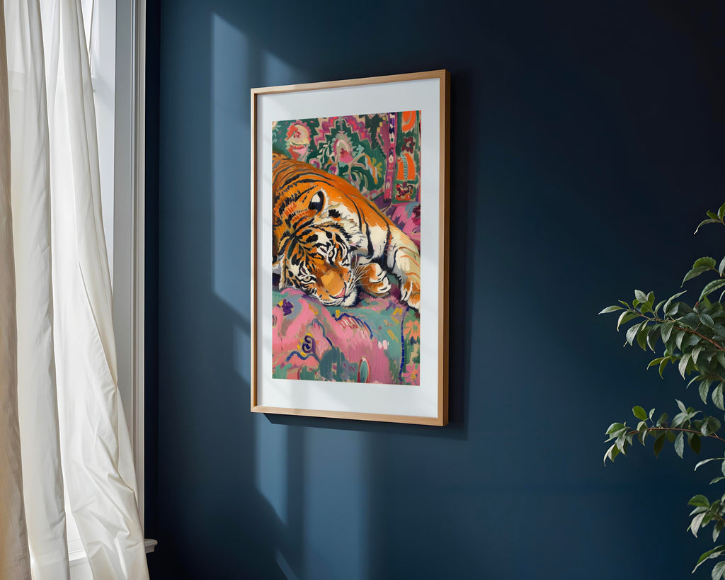 Tigre en el Diván | Cuadro decorativo de Monkey Canvas