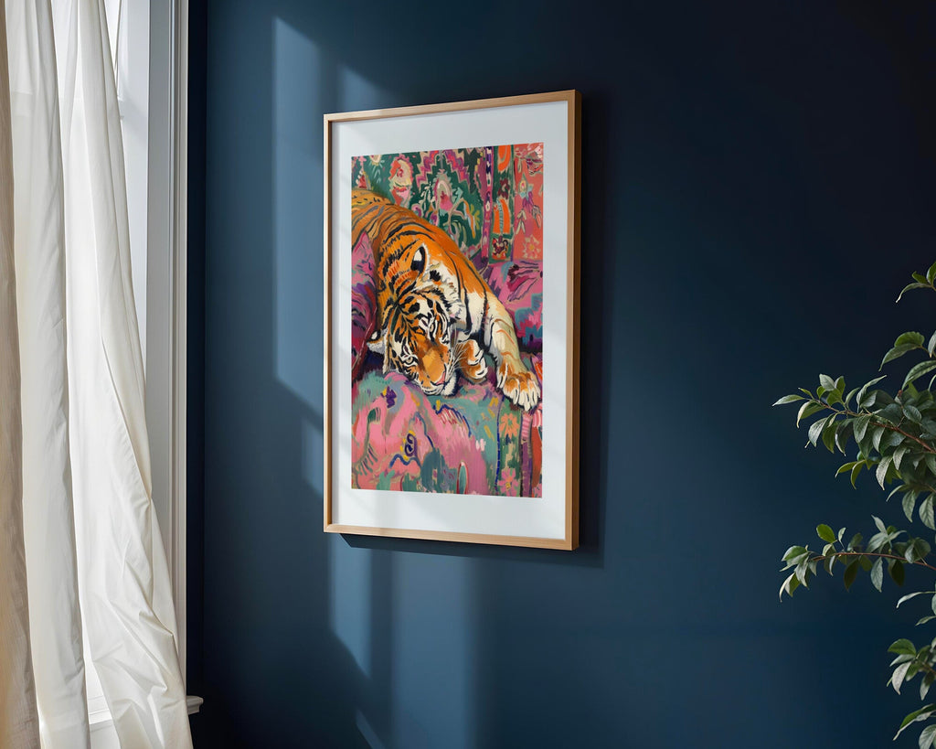 Tigre en el Diván | Cuadro decorativo de Monkey Canvas