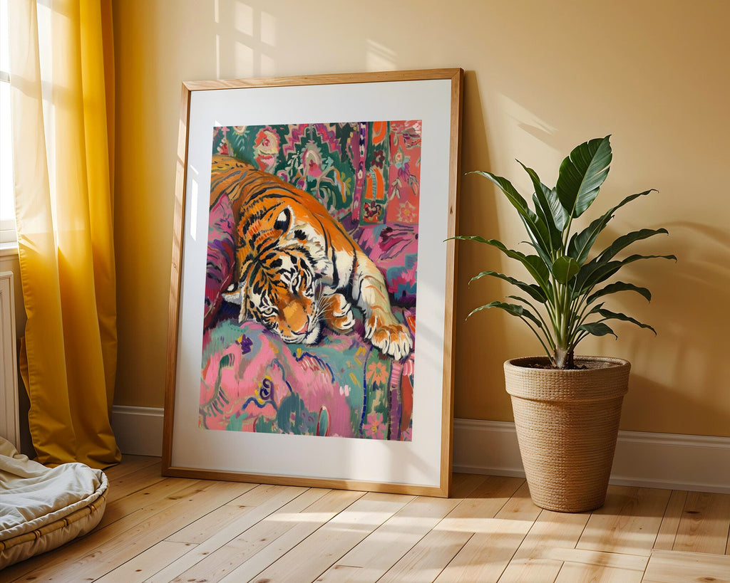 Tigre en el Diván | Cuadro decorativo de Monkey Canvas