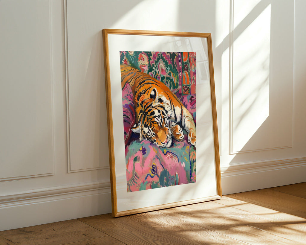 Tigre en el Diván | Cuadro decorativo de Monkey Canvas