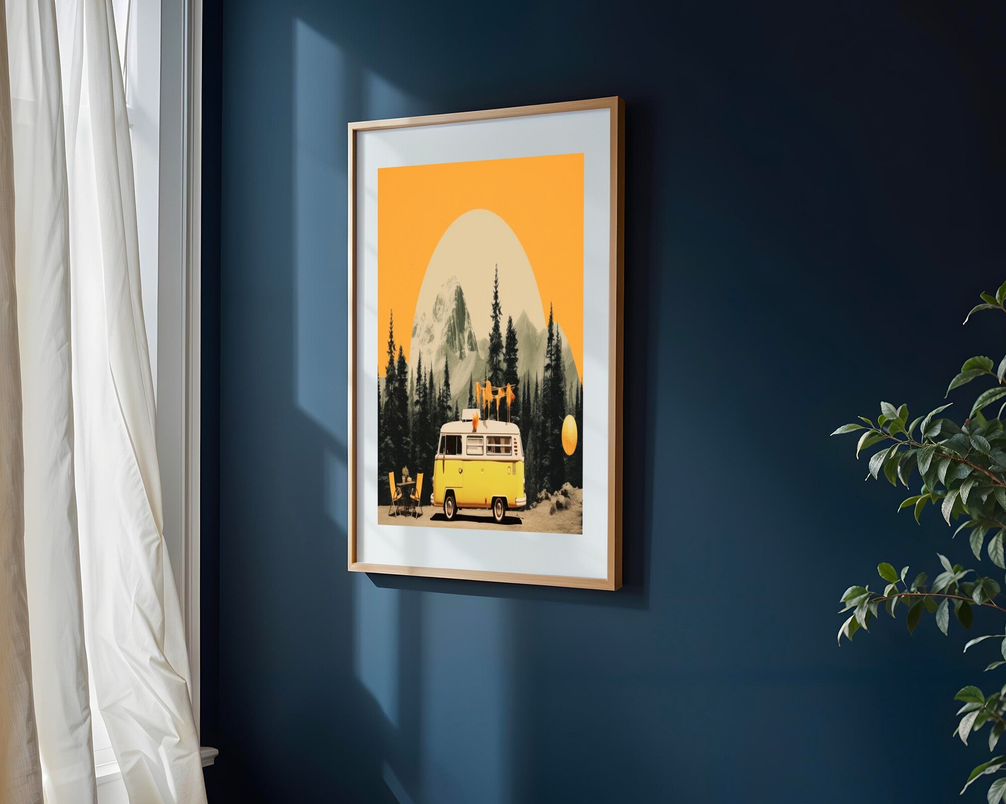 Van Retro en las Montañas | Cuadro decorativo de Monkey Canvas